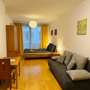 nice-studio-for-4-persons-behind-opera-house.inbudapesthotels.com/